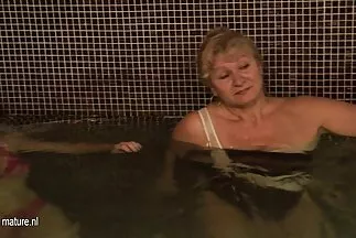 A swingerek egy xxl punci bérelt lakásban szexeltek.