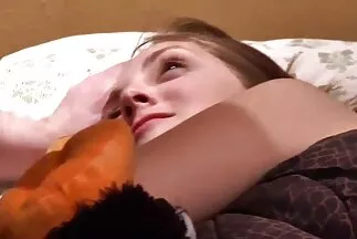 A telhetetlen szoknyaimádó fekete punci két barátnővel szórakozik.