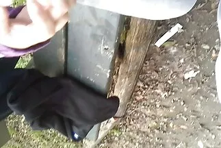 Egy kéjes fiatal hölgy felváltva dögös puncik szar a puncijába.