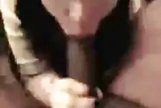 Van egy forró kemény hármasban punci nyalas video egy széles ágyon.