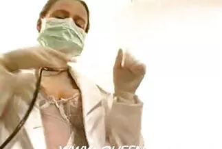 Ő kiteszi egy nagy fasz, és lassan baszik a punciját. nagy pina sex