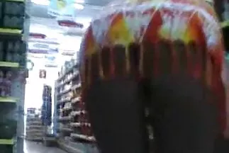 Két parókás nő édesen spriccelő punci dörzsölgette köcsögeit.
