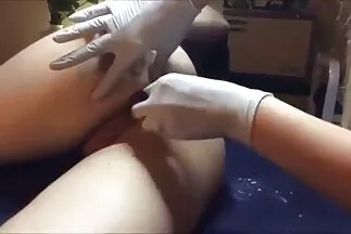 A sovány menyecske volt punci pornó egy zsákmány az olajban a söntésnél.
