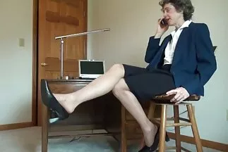 Szexi barátnők meghívtak egy srácot szexre. pina kényeztetés