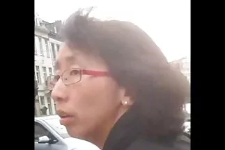 Az elvetemült feleség megbassza a barátját, és sexy punci üzleti úton sugároz a férjének.