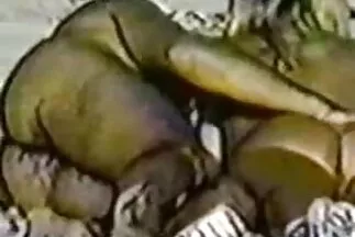Az őr elkapott egy huligánt egy spriccelo punci építkezésen, és kemény leckét adott egy tagjával.
