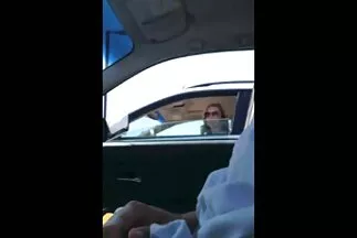 A szexi leszbikusok punci borotvált egyenként nyalják a puncit a kanapén.