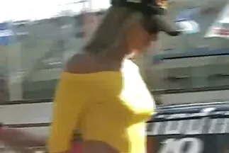 Cserzett szuka és férfi meztelenül a tengerparton. igazi puncik