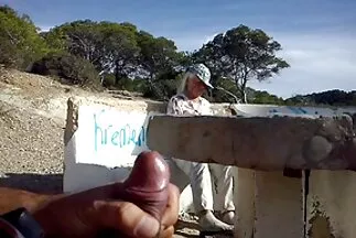Két fiatal ribancot szar keményen közeli punci egy körtekertben.