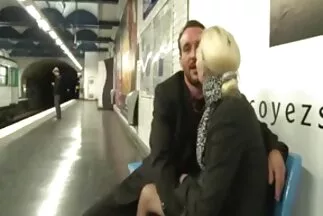 Dork kibaszott egy nőt az puncik hd utcán, az autópálya közelében.