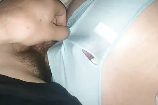 Egy kéjes pina porno nő egy férfi hímtagját vette forgalomba.