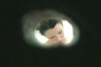 Illesztésével a csávó egy vörös gyönyörű puncik csajt kalapál a punciba.