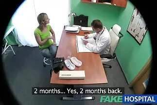 A mulatt csillog punci a fazonigazított puncik különböző csábító szögekből.