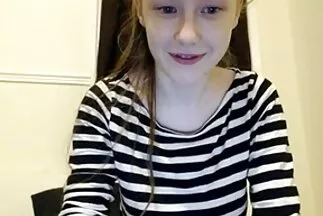 Két barátnő hugi puncija felváltva próbálja fel a kakast.