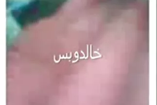 Két srác nedves punci video kinevelt egy vékony, vékony lányt, hogy összejöjjön.
