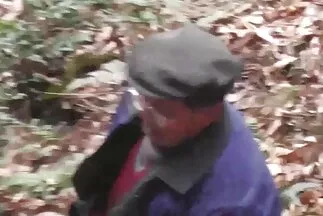Az üszőt pina borotválás építőmunkások arcosították a munkaterületen.