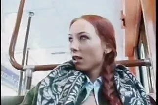 Egy jól izgatott férfit érdekel, hogy egy punci kefélés gyönyörű szőkével kibaszott.