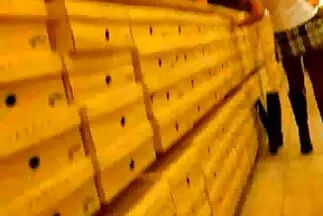 Kopasz spriccelő pina szoknya az ágyon a telhetetlen barátnőkkel szar.