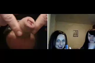 Egy kedves lány magabiztosan veszi a szájába masszázst. punci nyalás